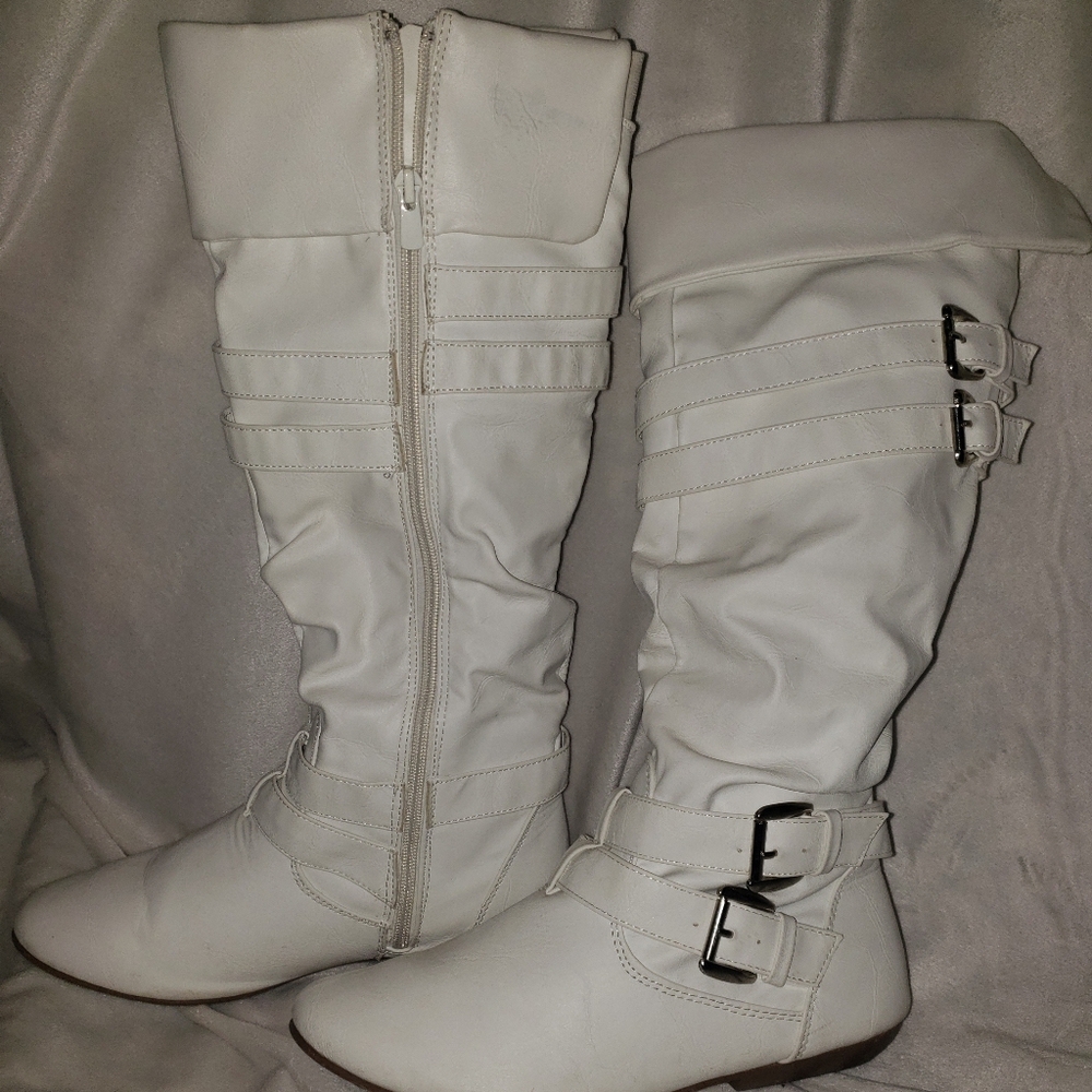 Joanna womans flat boot white leather